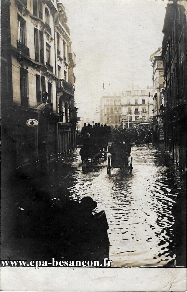 BESANÇON - Bas de la Grande rue - Inondations de Janvier 1910